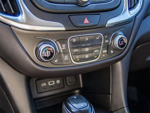 Used 2021 Chevrolet Equinox LT image 30