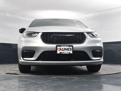 New 2026 Chrysler Pacifica Limited image 55