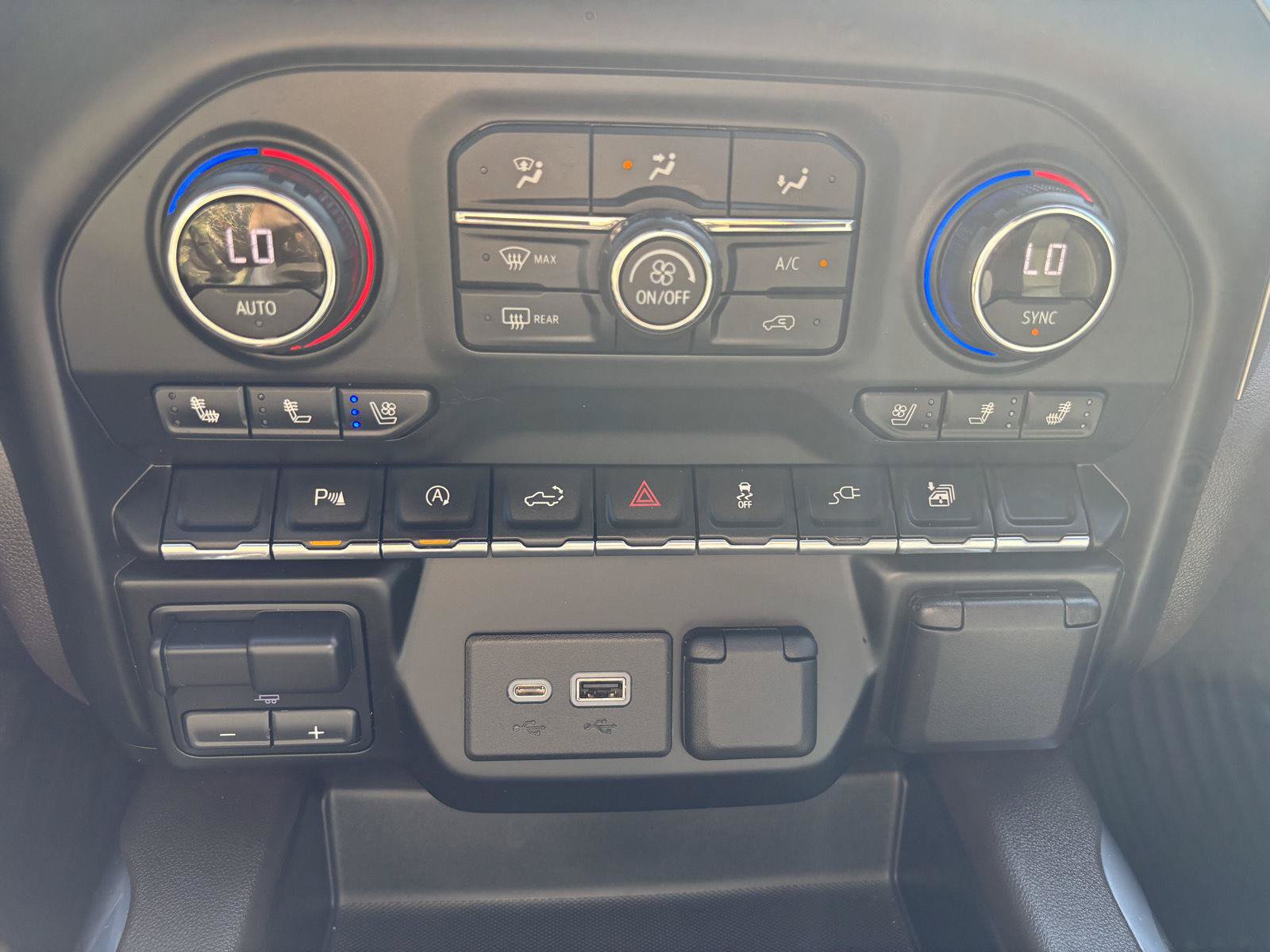 Used 2021 Chevrolet Silverado 1500 LTZ AWD/4WD image 23