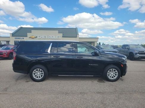 Used 2024 Chevrolet Suburban LT RWD image 21