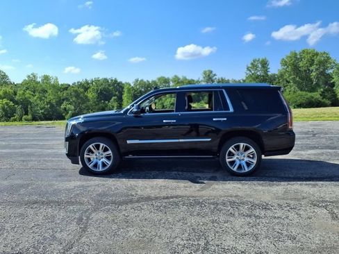 Used 2020 Cadillac Escalade Premium Luxury AWD/4WD image 11