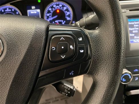 Used 2016 Toyota Camry SE image 18