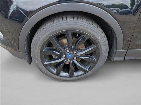 Used 2017 Ford Escape SE w/ SE Sport Appearance Package FWD image 10