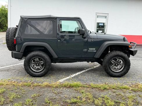 Used 2018 Jeep Wrangler Sport AWD/4WD image 4
