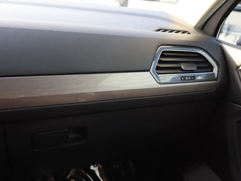 Used 2021 Volkswagen Tiguan SE w/ Panoramic Sunroof Package FWD image 32