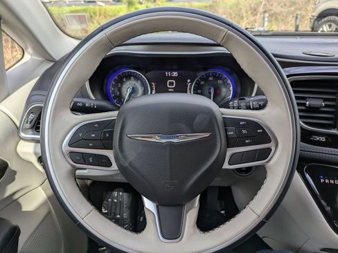 Used 2019 Chrysler Pacifica Limited image 29