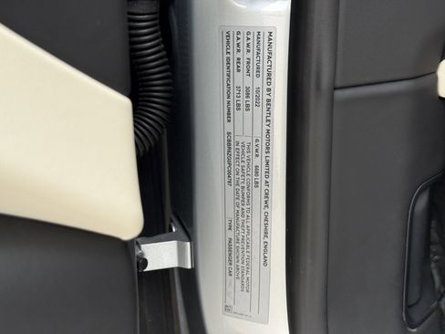 Used 2023 Bentley Flying Spur Plug-In Hybrid image 38