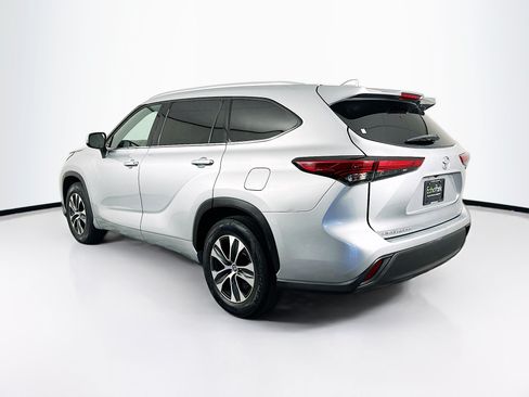 Used 2020 Toyota Highlander XLE FWD image 5