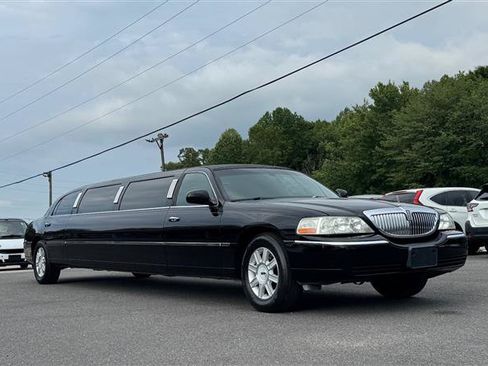 Used 2008 Lincoln Town Car Executive RWD image 8