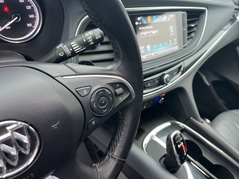 Used 2019 Buick Enclave Essence image 12