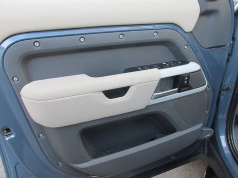 Used 2022 Land Rover Defender 110 SE image 52