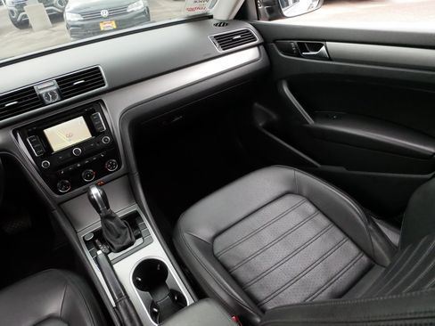 Used 2015 Volkswagen Passat 1.8T SE image 11