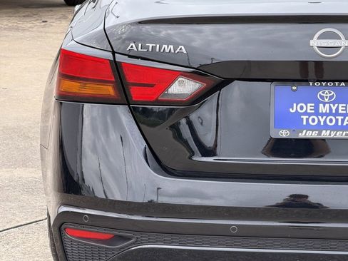 Used 2025 Nissan Altima 2.5 SV FWD image 10