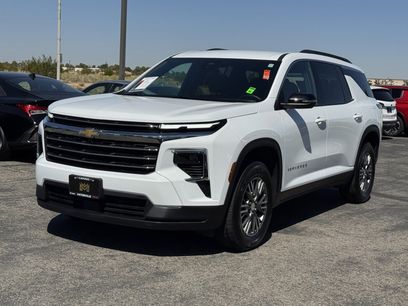 Used 2025 Chevrolet Traverse LT