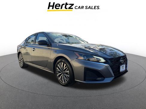 Used 2025 Nissan Altima 2.5 SV image 1