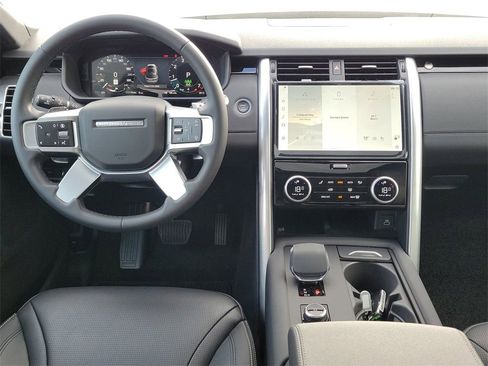 New 2025 Land Rover Discovery S image 19