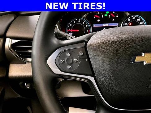 Used 2023 Chevrolet Traverse LT image 11
