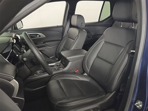 Used 2023 Chevrolet Traverse LT w/ LT Premium Package image 18