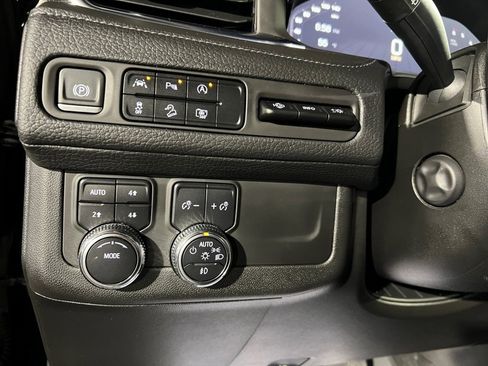 Used 2023 GMC Yukon XL Denali image 40
