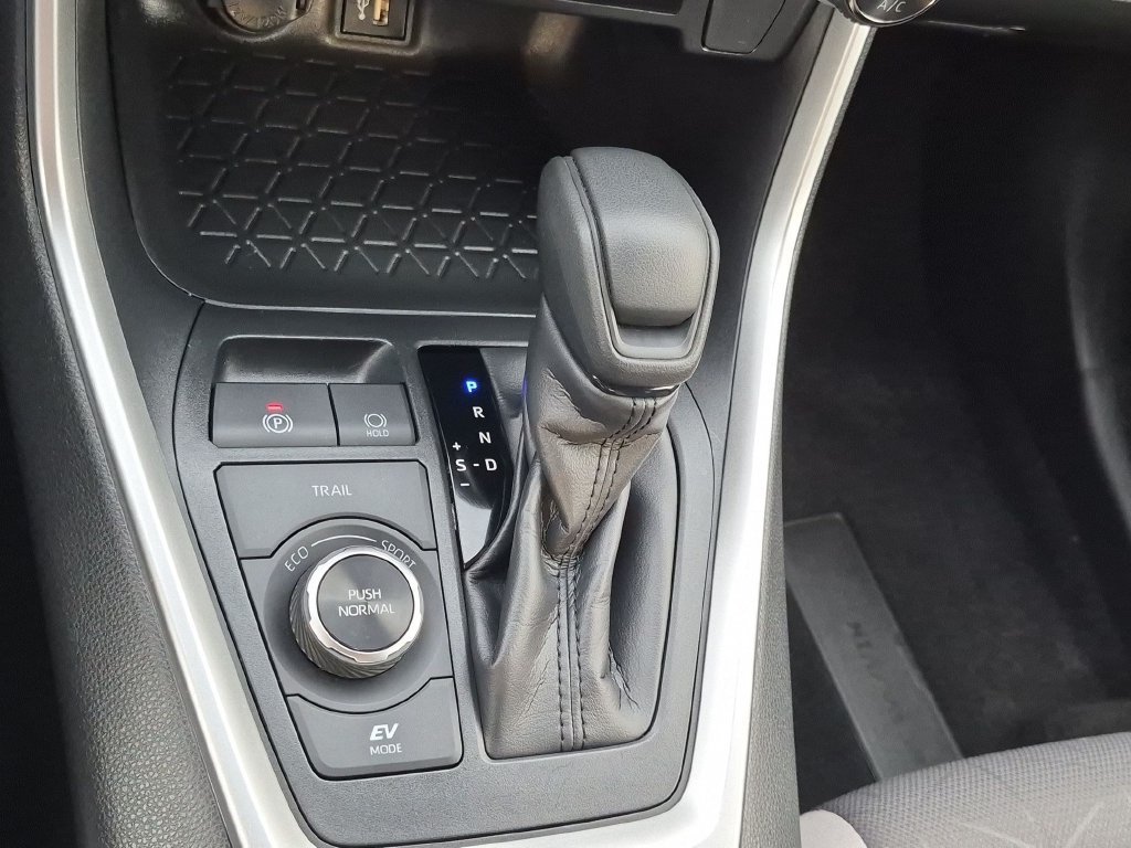 Used 2025 Toyota RAV4 XLE AWD/4WD image 21