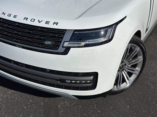 Used 2025 Land Rover Range Rover Long Wheelbase SE AWD/4WD image 2