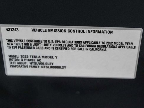 Used 2022 Tesla Model Y Long Range image 28