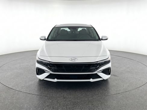 Used 2025 Hyundai Elantra SEL FWD image 2