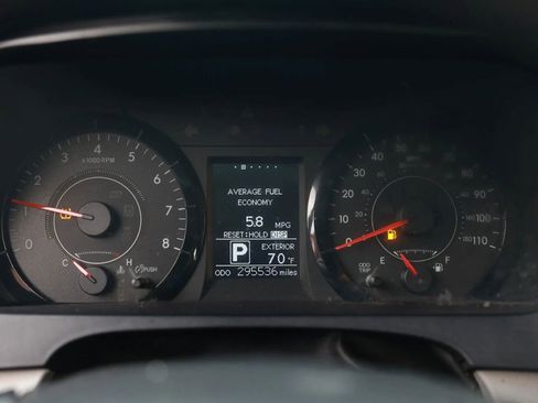 Used 2015 Toyota Sienna LE image 31