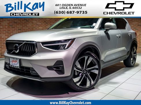 Used 2025 Volvo XC40 B5 Plus AWD/4WD image 1