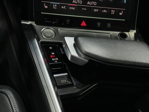 Used 2019 Audi e-tron Prestige w/ Prestige Package image 28