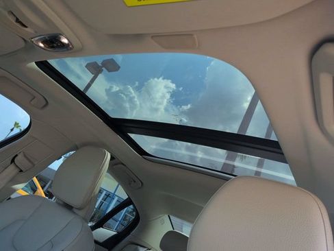 Used 2019 Volvo S60 T5 Momentum w/ Premium Package FWD image 19
