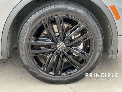 Used 2023 Volkswagen Tiguan SE FWD image 4