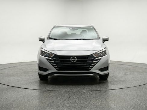 Used 2025 Nissan Versa SV image 2