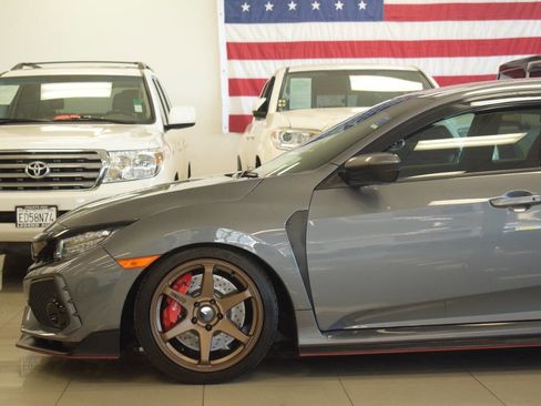 Used 2018 Honda Civic Type R image 22