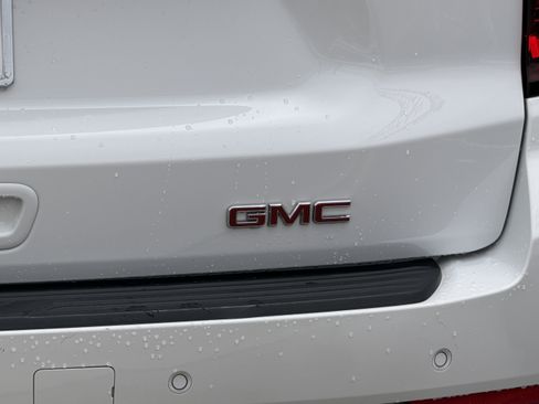 Used 2025 GMC Yukon XL Denali AWD/4WD image 9