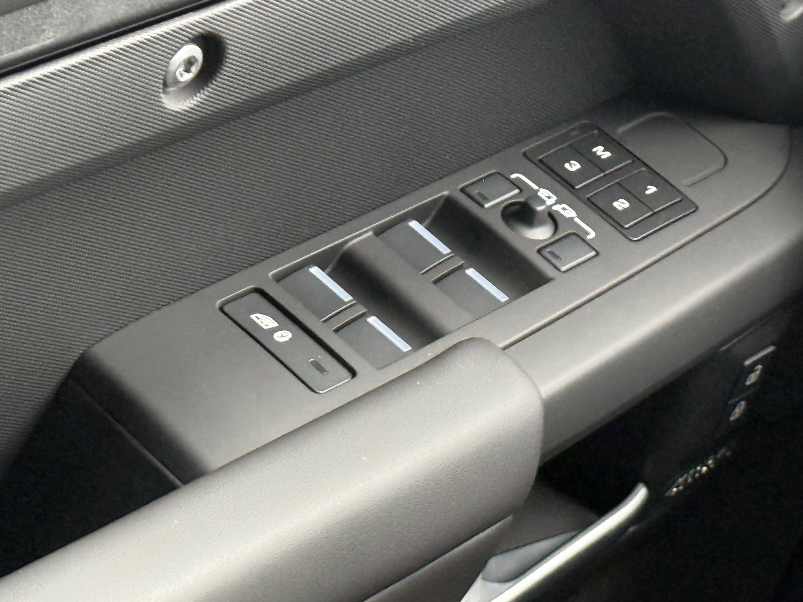 New 2026 Land Rover Defender 110 X-Dynamic SE AWD/4WD image 33