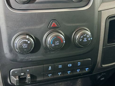 Used 2015 RAM 2500 Tradesman w/ Chrome Appearance Group image 16