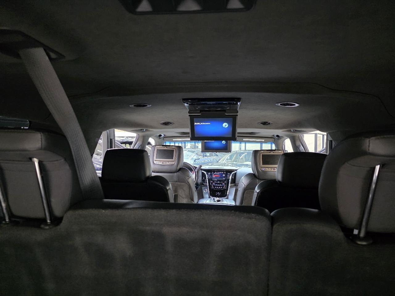 Used 2018 Cadillac Escalade ESV Platinum AWD/4WD image 15