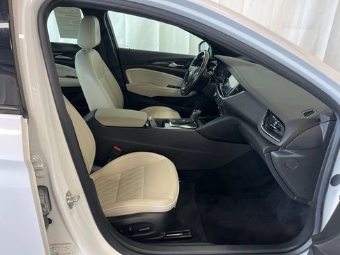 Used 2019 Buick Regal Avenir w/ Driver Confidence Package II FWD image 20