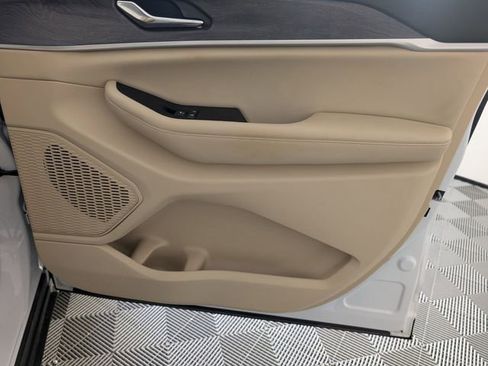 Used 2024 Jeep Grand Cherokee Limited image 34