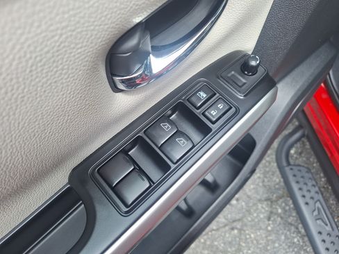 Used 2024 Nissan Titan SV w/ SV Convenience Package AWD/4WD image 10