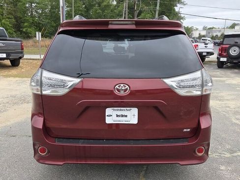 Used 2014 Toyota Sienna SE FWD image 13