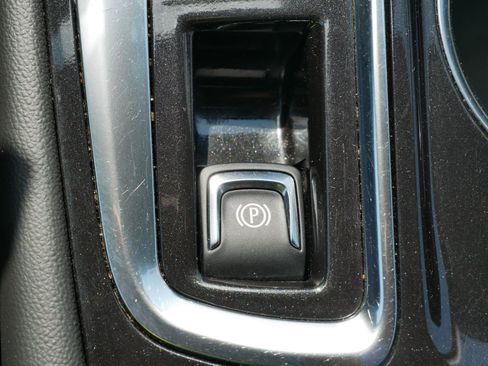 Used 2024 Chevrolet Equinox Premier AWD/4WD image 32