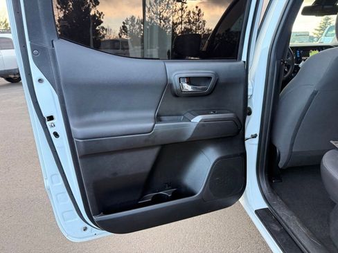 Used 2019 Toyota Tacoma TRD Off-Road image 16