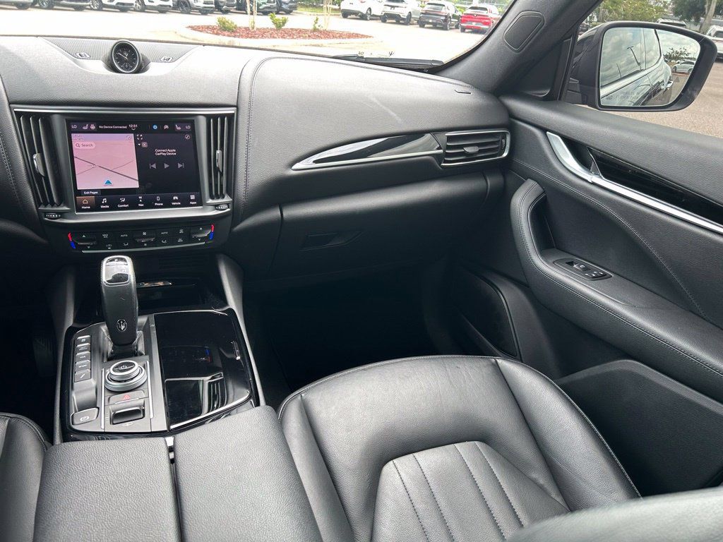 Used 2023 Maserati Levante GT AWD/4WD image 11
