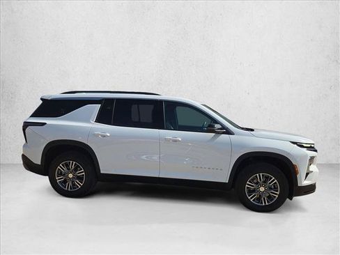Used 2026 Chevrolet Traverse LT AWD/4WD image 4