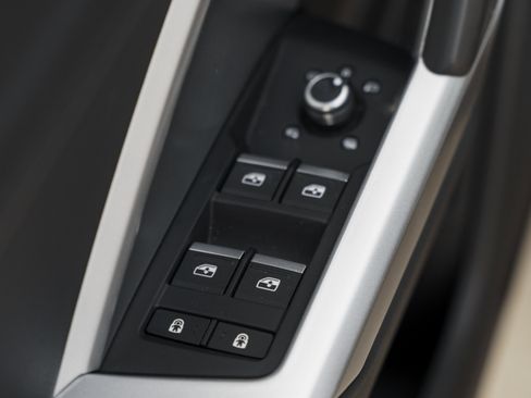 Certified 2025 Audi Q3 2.0T Premium w/ Convenience Package image 22