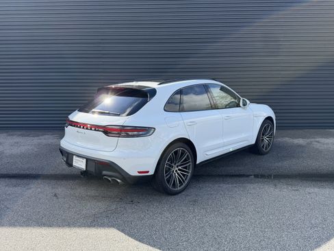 Certified 2025 Porsche Macan S image 9