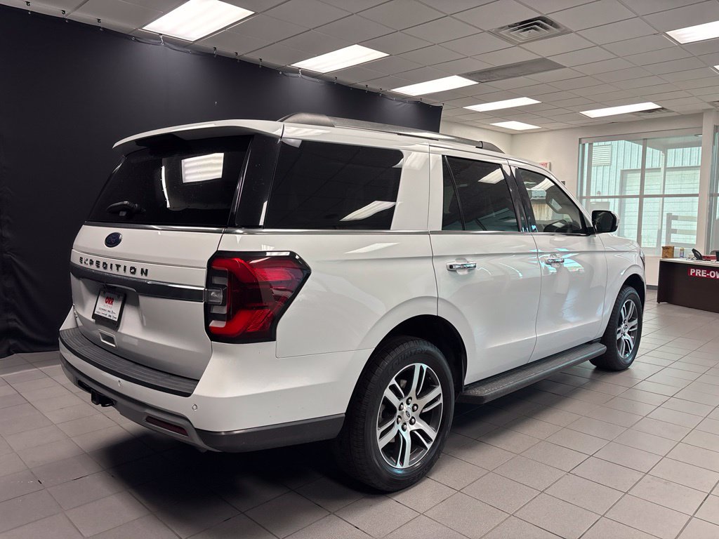 Used 2024 Ford Expedition Limited RWD image 3