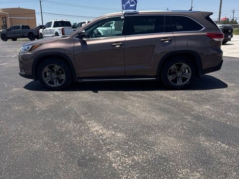 Used 2017 Toyota Highlander Limited Platinum AWD/4WD image 7